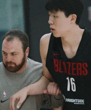 杨瀚森出征拉斯维加斯！开拓者官方晒其训练：连秀暴力空接大笑庆祝 夏联首秀倒计时
